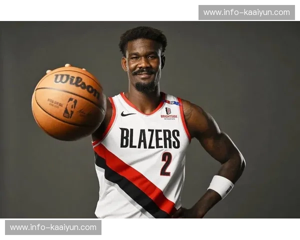 艾顿湖人中锋膝伤酸痛 内线高度暂时缺失